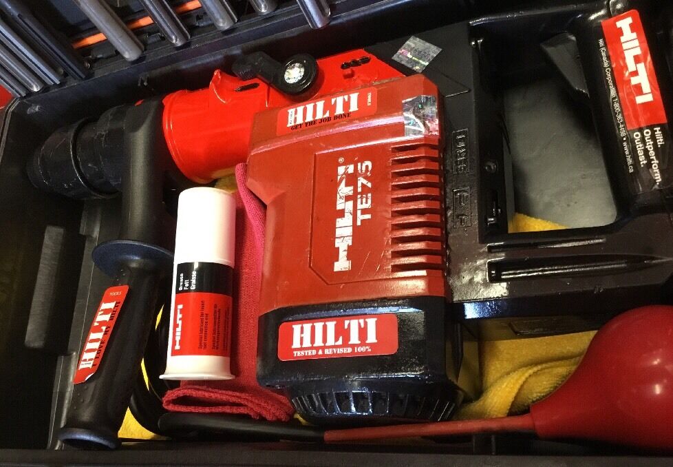 HILTE TE 75 HAMMER DRILL, PREOWNED, FREE VACUUM BITS AND CHISELS,