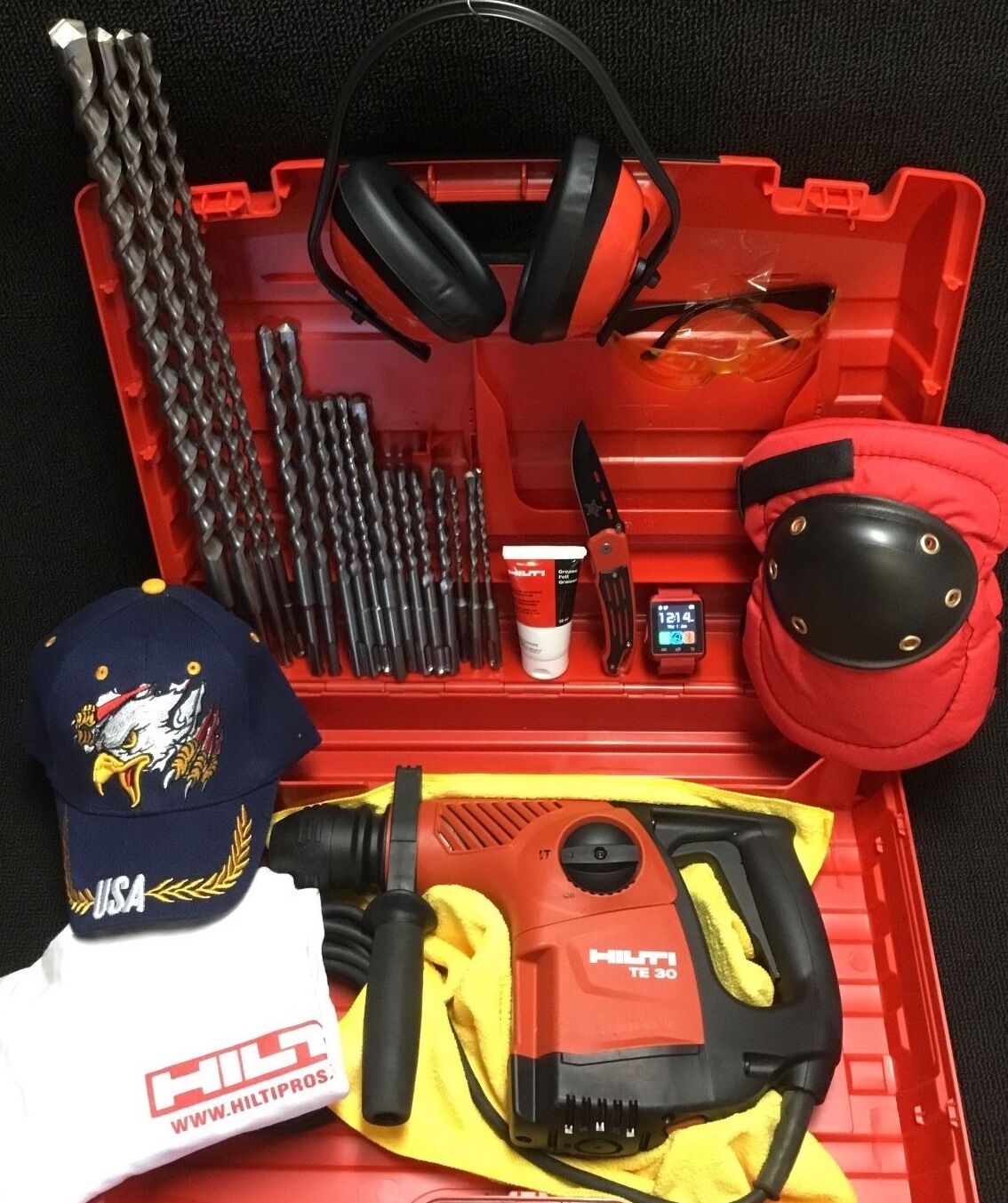 HILTI TE 30 HAMMER DRILL, BRAND NEW, FREE SMART WATCH, BITS, EXTRAS