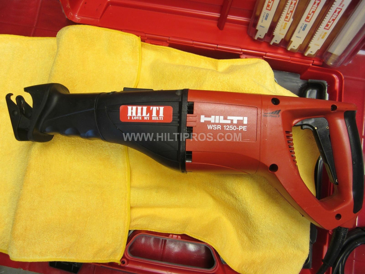 Hilti WSR 1250-PE, MINT COND. FREE BLADES,KNEE PADS, EAR MUFFS, FAST SHIP