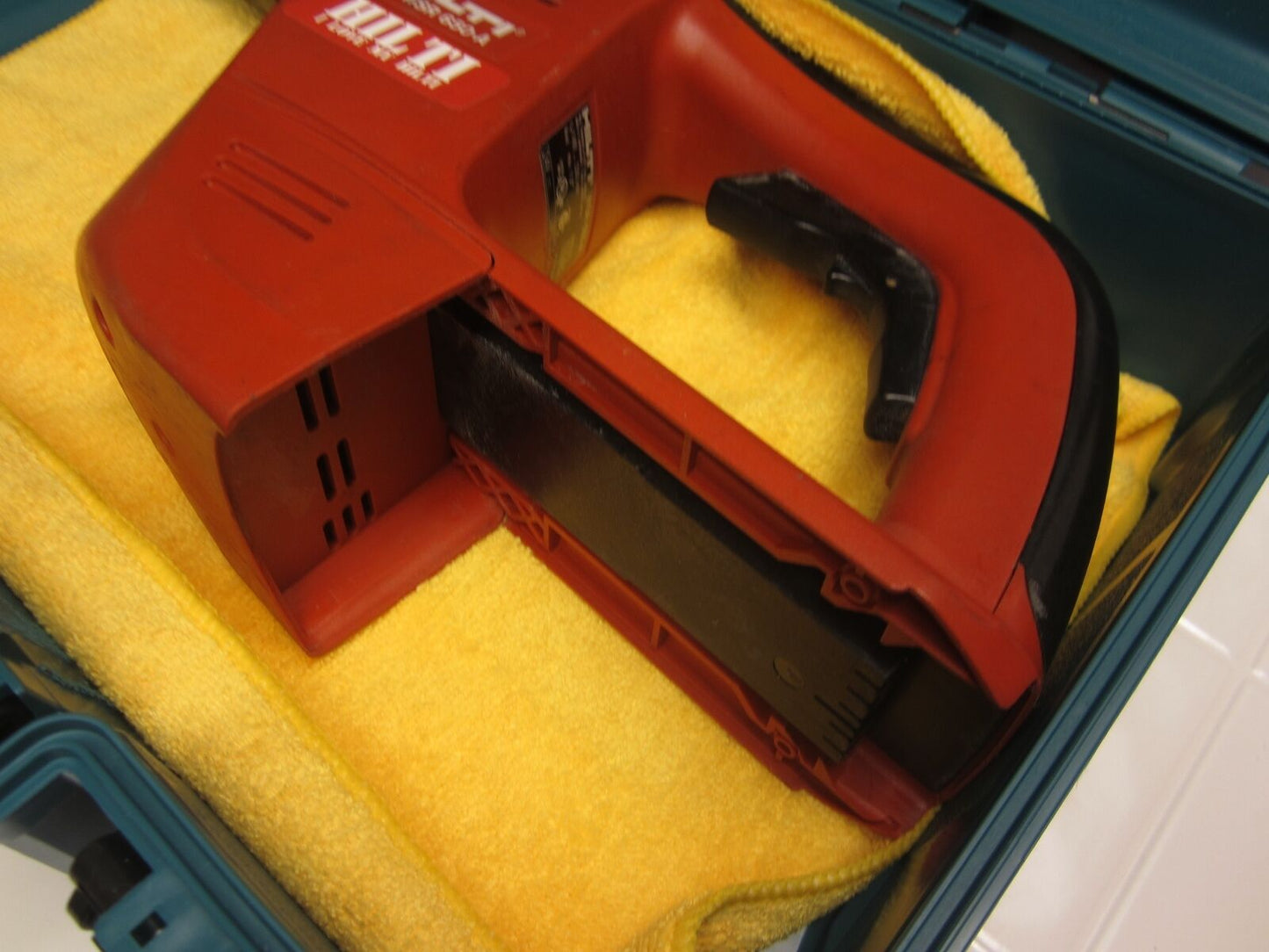 HILTI WSR 650-A, W/ FREE CASE, GREAT CONDITION, STRONG, DURABLE, FAST SHIPPING