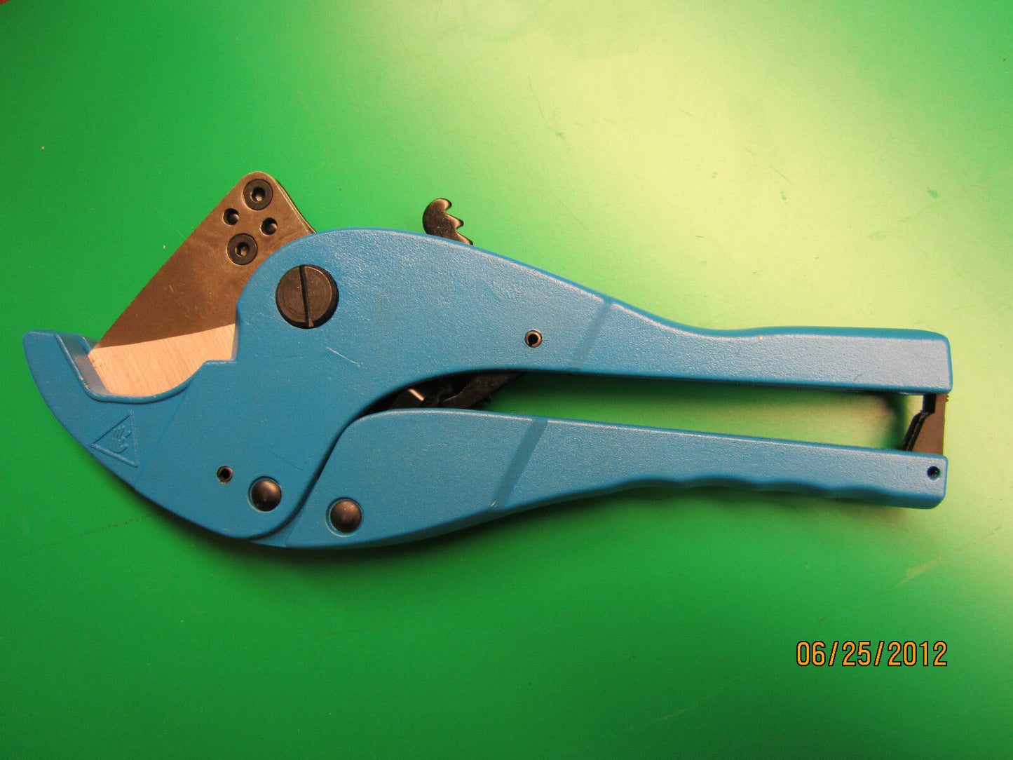 RATCHETING PVC CUTTER ,CUTS SO EASE , STRONG , VERY NICE