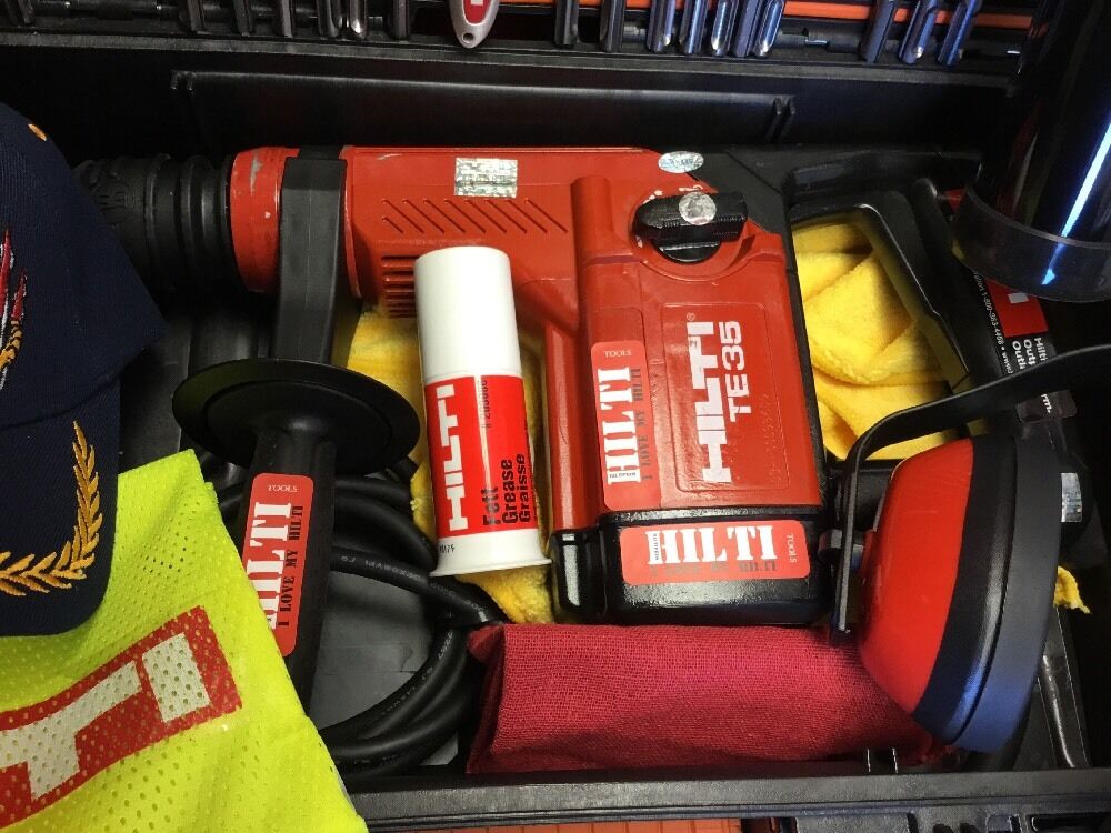 HILTI TE 35 HAMMER DRILL ,PREOWNED, VERY STRONG, FREE BITS