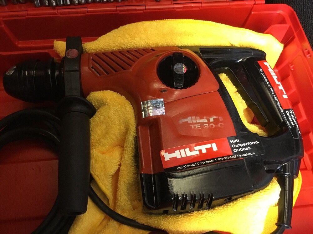 HILTI TE 30-C, PREOWNED, FREE LASER METER, BITS, LOTS OF EXTRAS