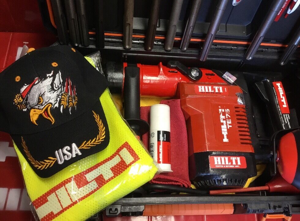 HILTE TE 75 HAMMER DRILL, PREOWNED, FREE VACUUM BITS AND CHISELS,