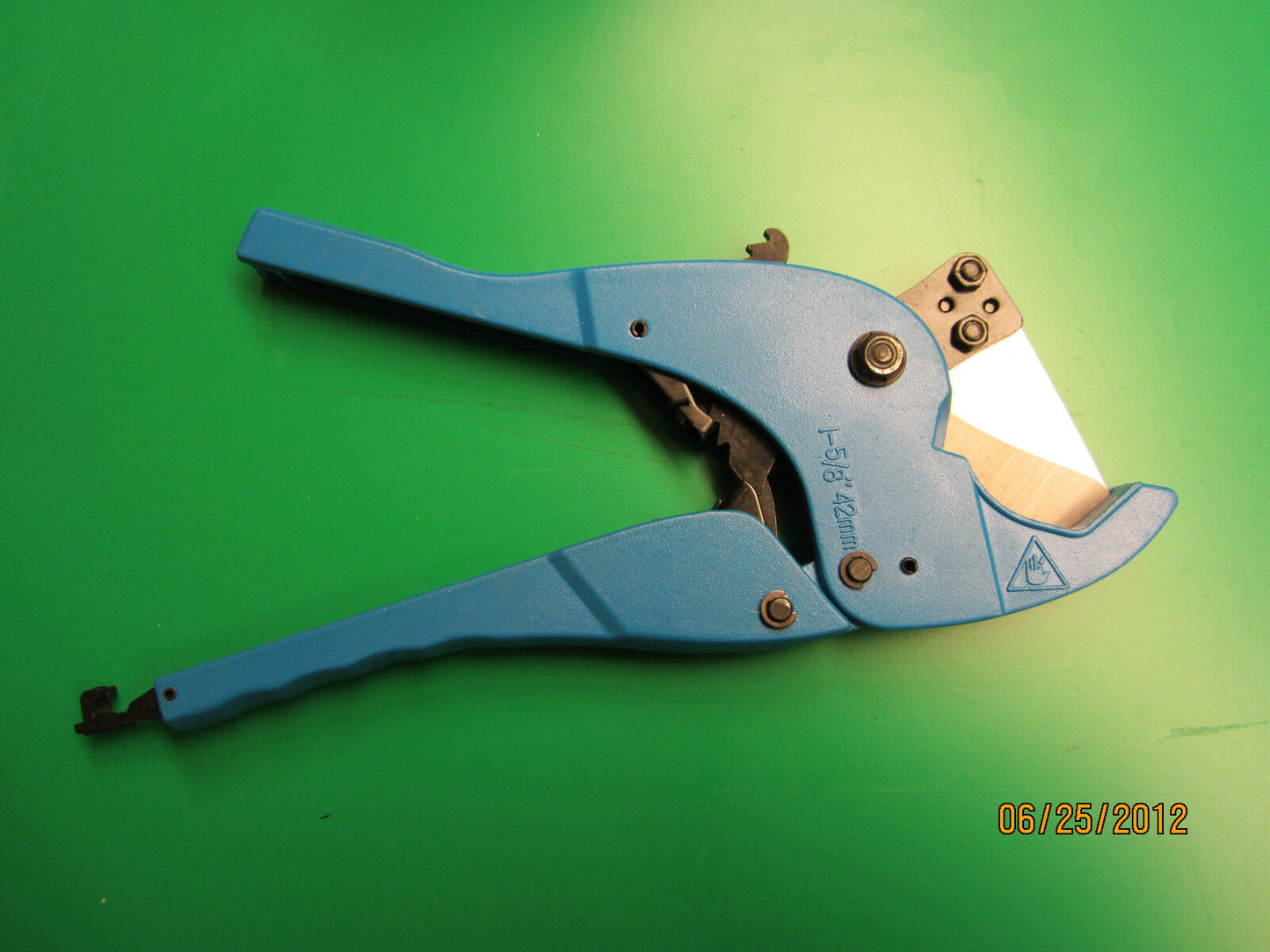 RATCHETING PVC CUTTER ,CUTS SO EASE , STRONG , VERY NICE