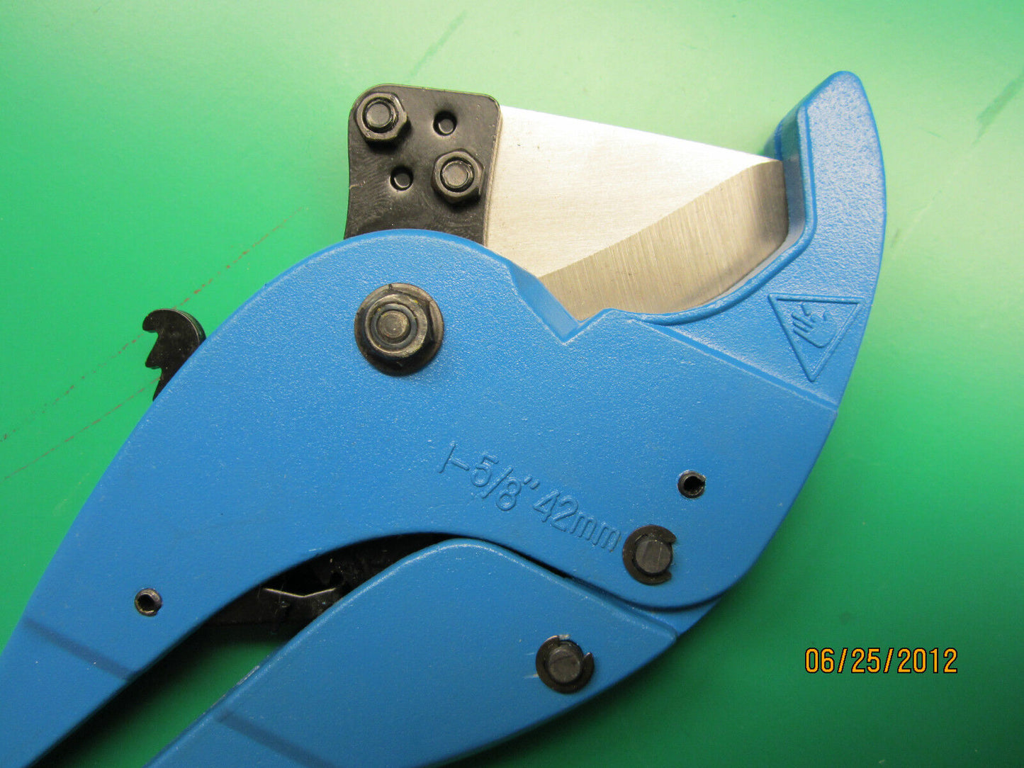 RATCHETING PVC CUTTER ,CUTS SO EASE , STRONG , VERY NICE