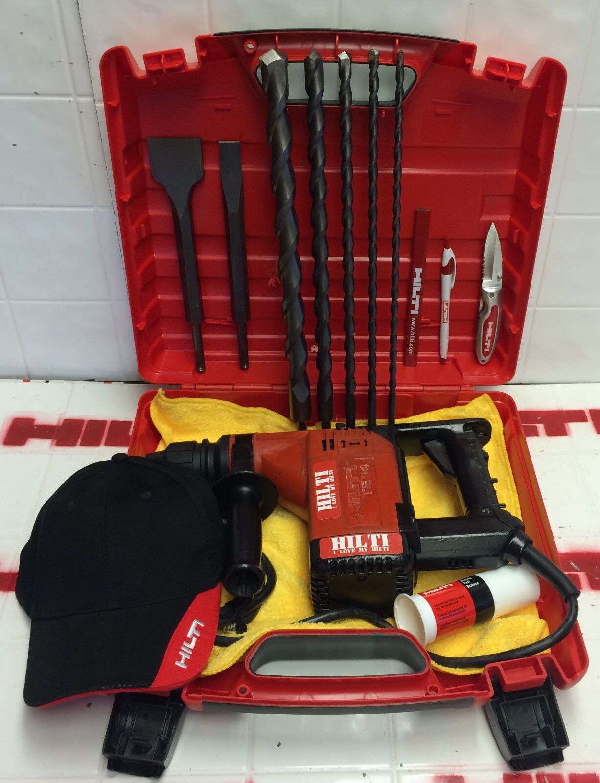 HILTI TE 14 PREOWNED, DURABLE, FREE BITS, CHISELS, HILTI HAT, EXTRAS