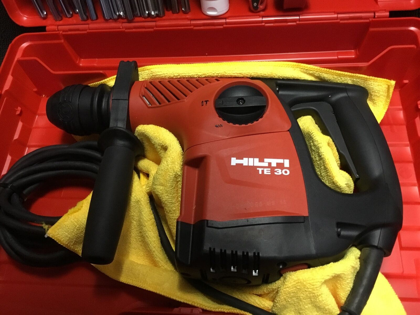 HILTI TE 30 HAMMER DRILL, BRAND NEW, FREE SMART WATCH, BITS, EXTRAS