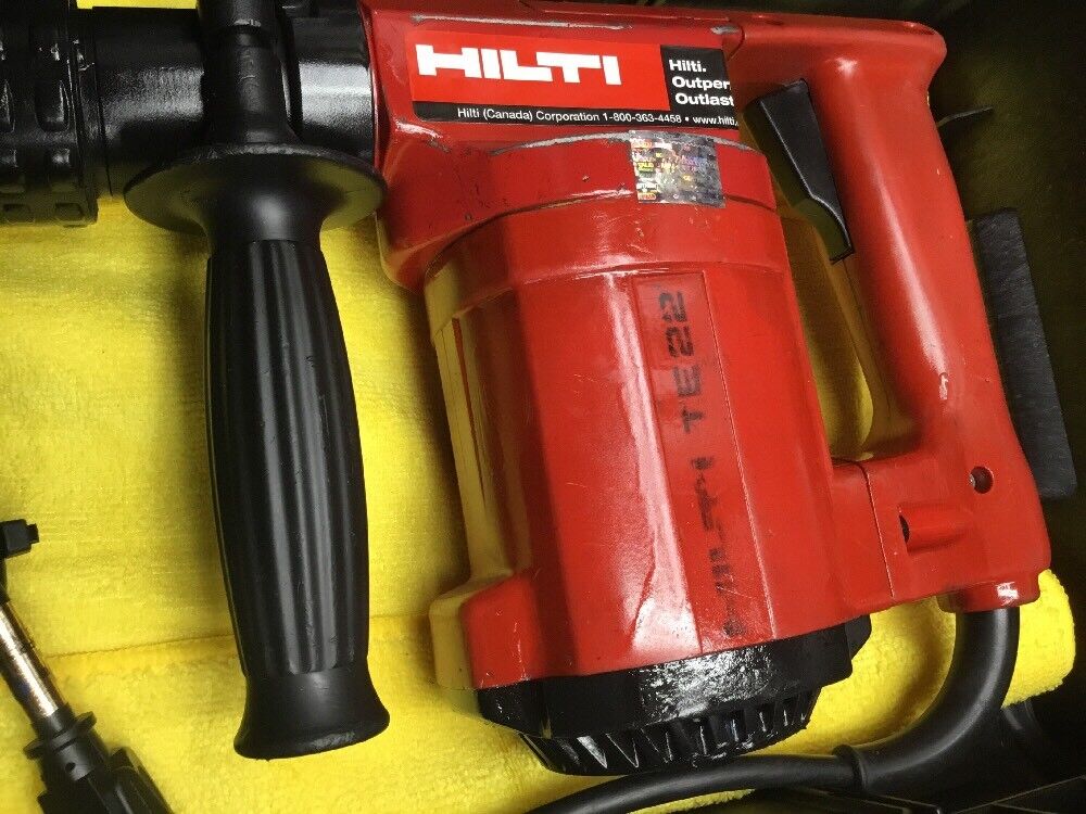 HILTI TE 22 HAMMER DRILL, PREOWNED, FREE KNIFE SET,  EXTRAS