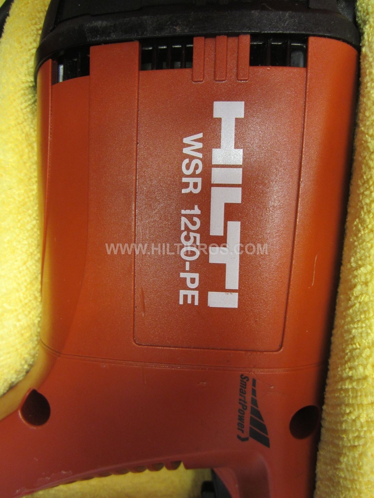 Hilti WSR 1250-PE, MINT COND. FREE BLADES,KNEE PADS, EAR MUFFS, FAST SHIP