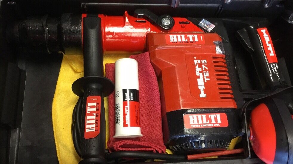 HILTE TE 75 HAMMER DRILL, PREOWNED, FREE VACUUM BITS AND CHISELS,