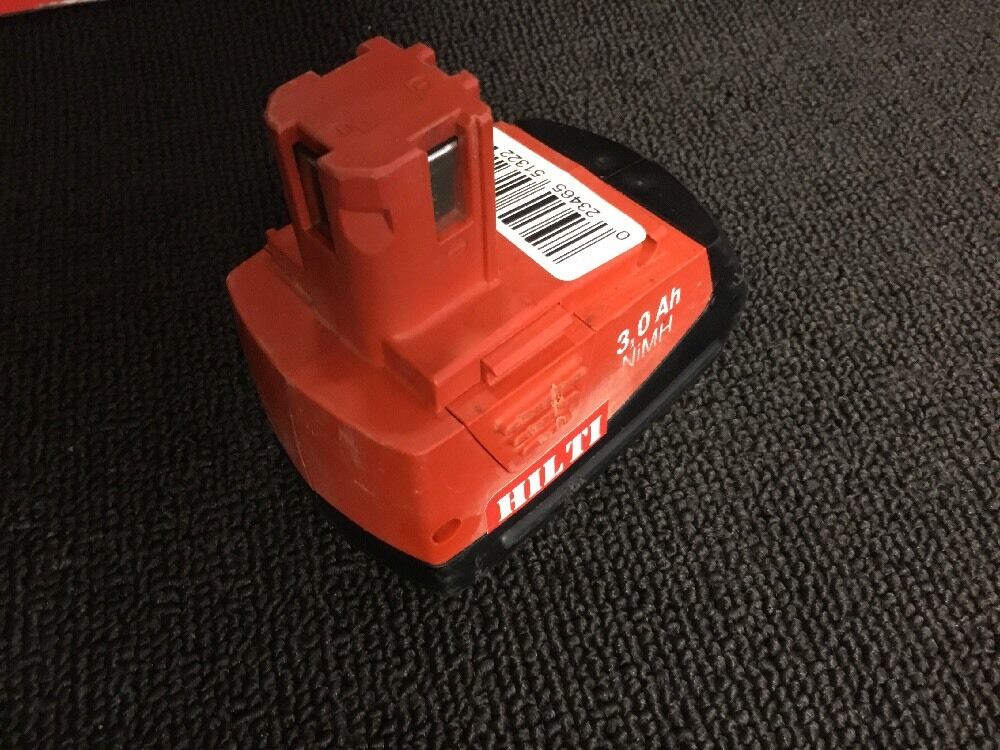HILTI BATTERY 12V 3.0AH, EXCELLENT CONDITION, FREE AMERICAN HAT