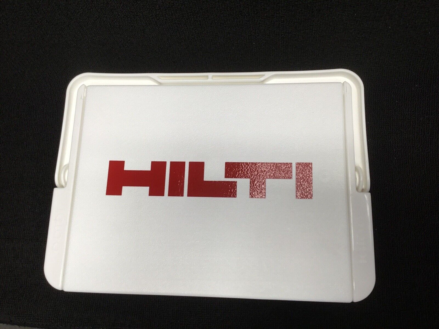HILTI 9QT COOLER, BRAND NEW, FREE THERMO, PEN, HAT