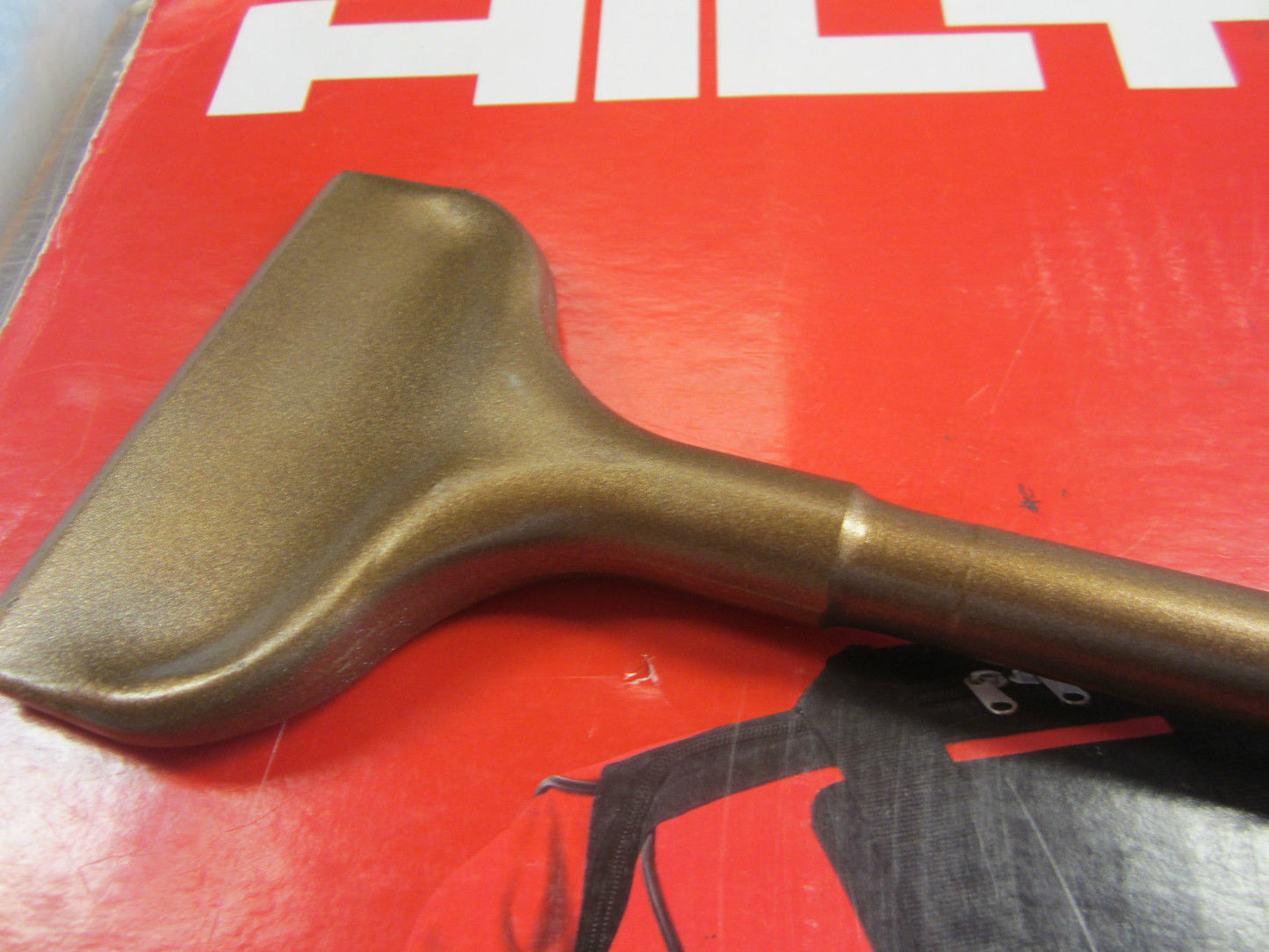HILTI 19 IN. SELF-SHARPENING WIDE FLAT CHISEL SPM 12/50 PREOWNED,