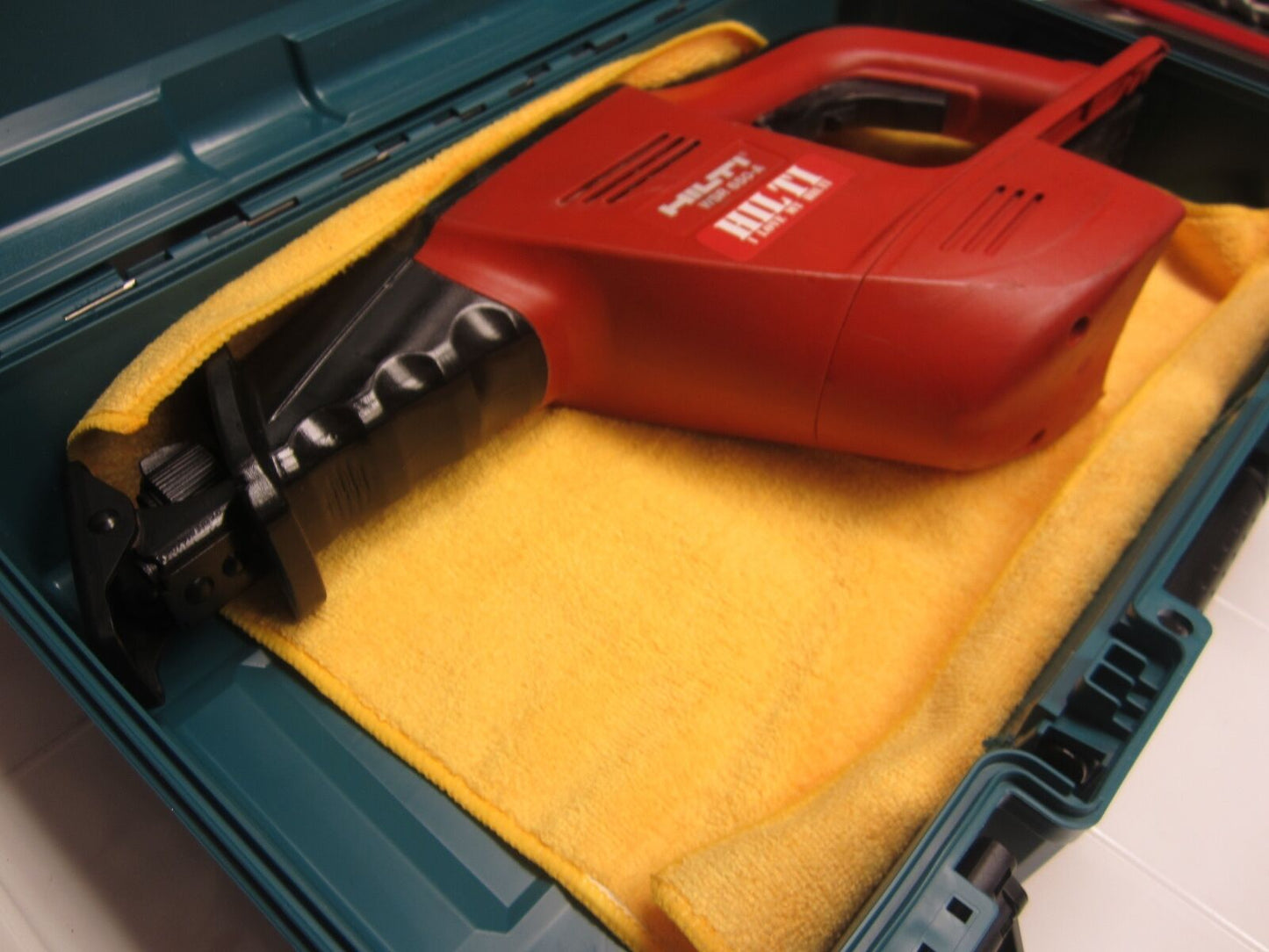 HILTI WSR 650-A, W/ FREE CASE, GREAT CONDITION, STRONG, DURABLE, FAST SHIPPING