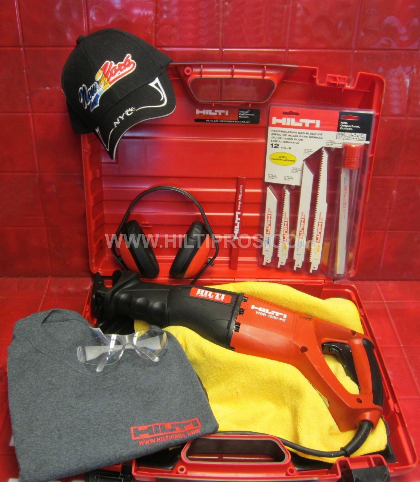 Hilti WSR 1250-PE, MINT COND. FREE BLADES,KNEE PADS, EAR MUFFS, FAST SHIP