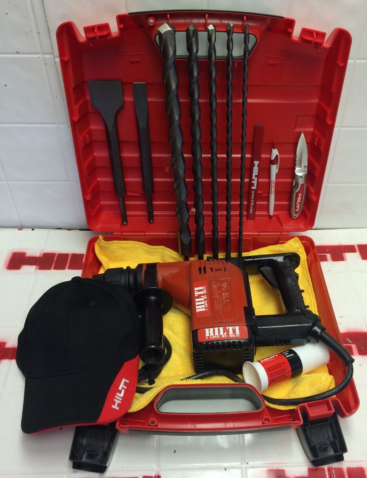 HILTI TE 14 PREOWNED, DURABLE, FREE BITS, CHISELS, HILTI HAT, EXTRAS