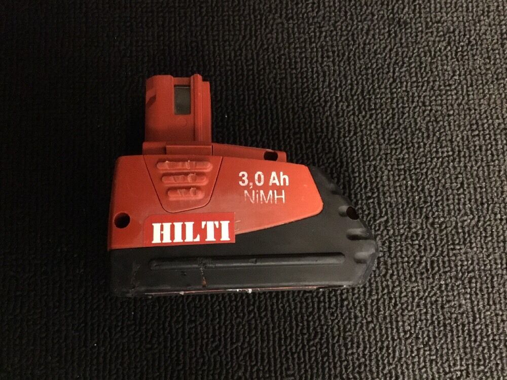 HILTI BATTERY 12V 3.0AH, EXCELLENT CONDITION, FREE AMERICAN HAT