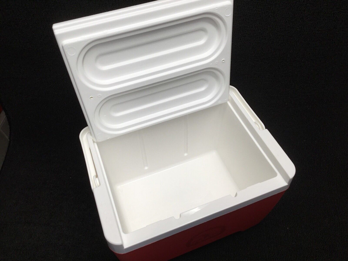 HILTI 9QT COOLER, BRAND NEW, FREE THERMO, PEN, HAT