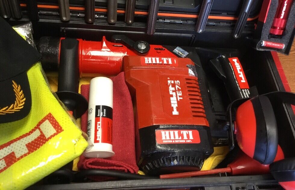 HILTE TE 75 HAMMER DRILL, PREOWNED, FREE VACUUM BITS AND CHISELS,