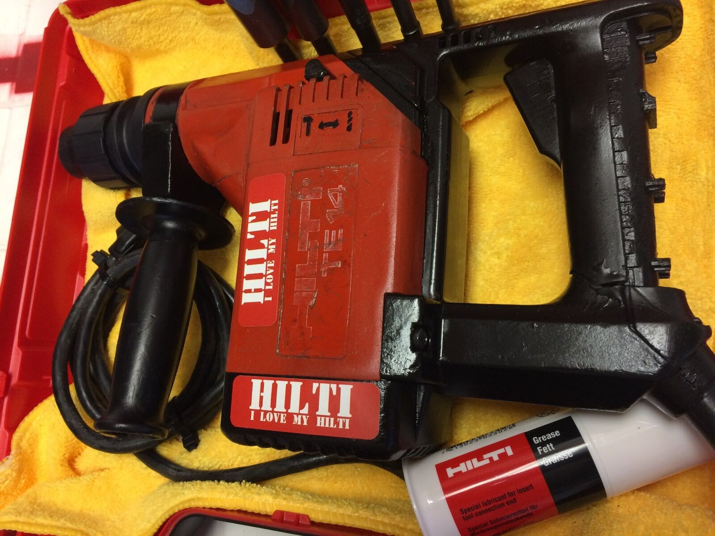 HILTI TE 14 PREOWNED, DURABLE, FREE BITS, CHISELS, HILTI HAT, EXTRAS