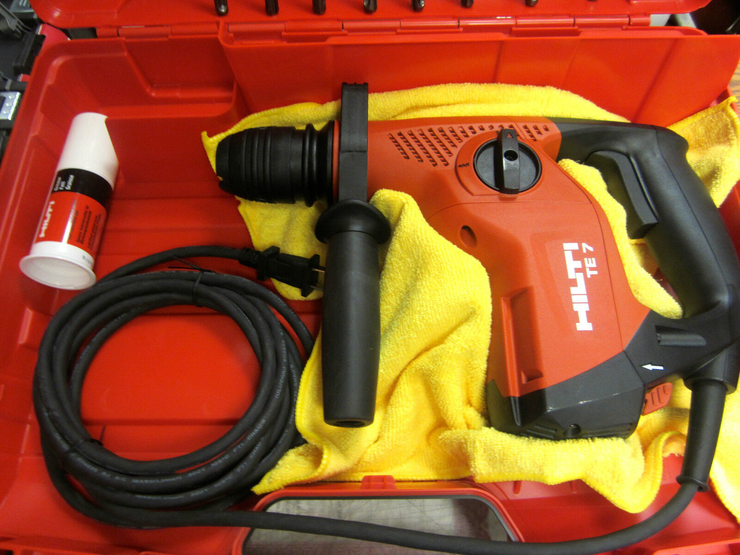 HILTI TE 7 ROTARY HAMMER DRILL, NEW, FREE DRILL BITS, LASER, EXTRAS