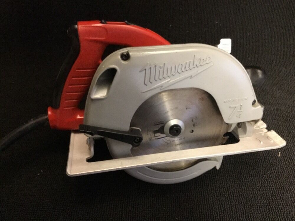 MILWAUKEE CIRCULAR SAW 7-1/4" PREOWNED, FREE ANGLE GRINDER AND EXTRAS, FAST SHIP