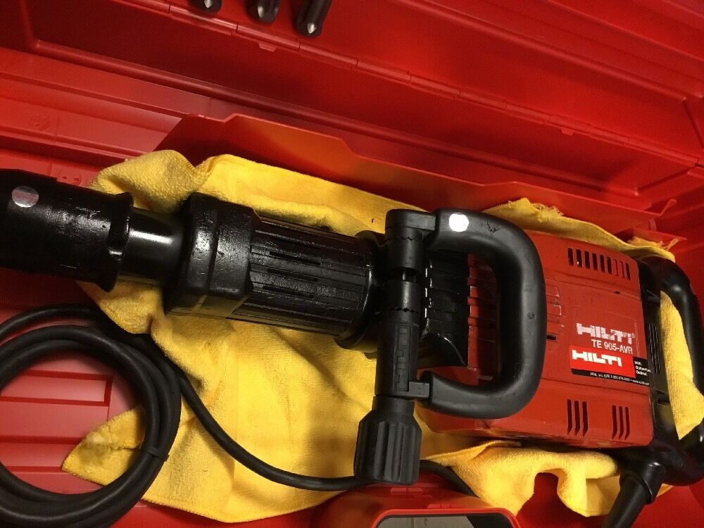 HILTI TE 905-AVR, PREOWNED, FREE WALL CLOCK, CHISELS, PLUS EXTRAS, FAST SHIP