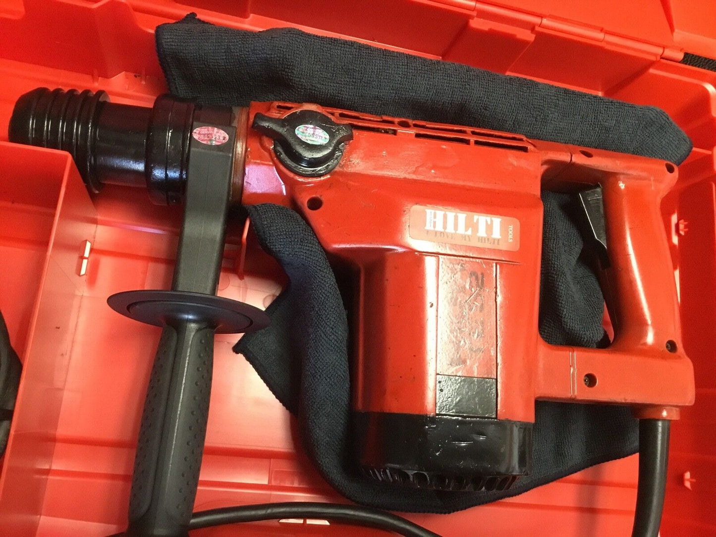 HILTI TE 52 HAMMER DRILL, PREOWNED, FREE CHISELS, BITS, EXTRAS, FAST SHIP