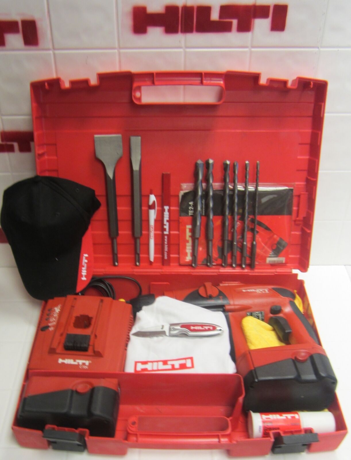 HILTI TE 2 A HAMMER DRILL, PREOWNED, ORIGINAL,FREE EXTRAS, STRONG