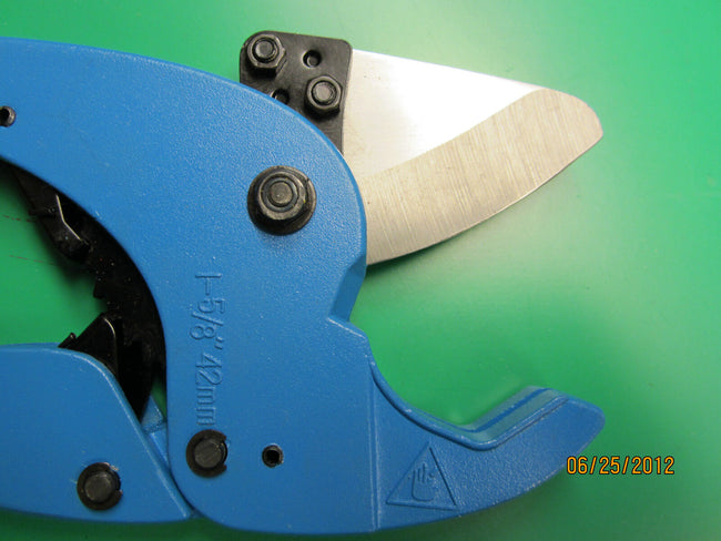 RATCHETING PVC CUTTER ,CUTS SO EASE , STRONG , VERY NICE