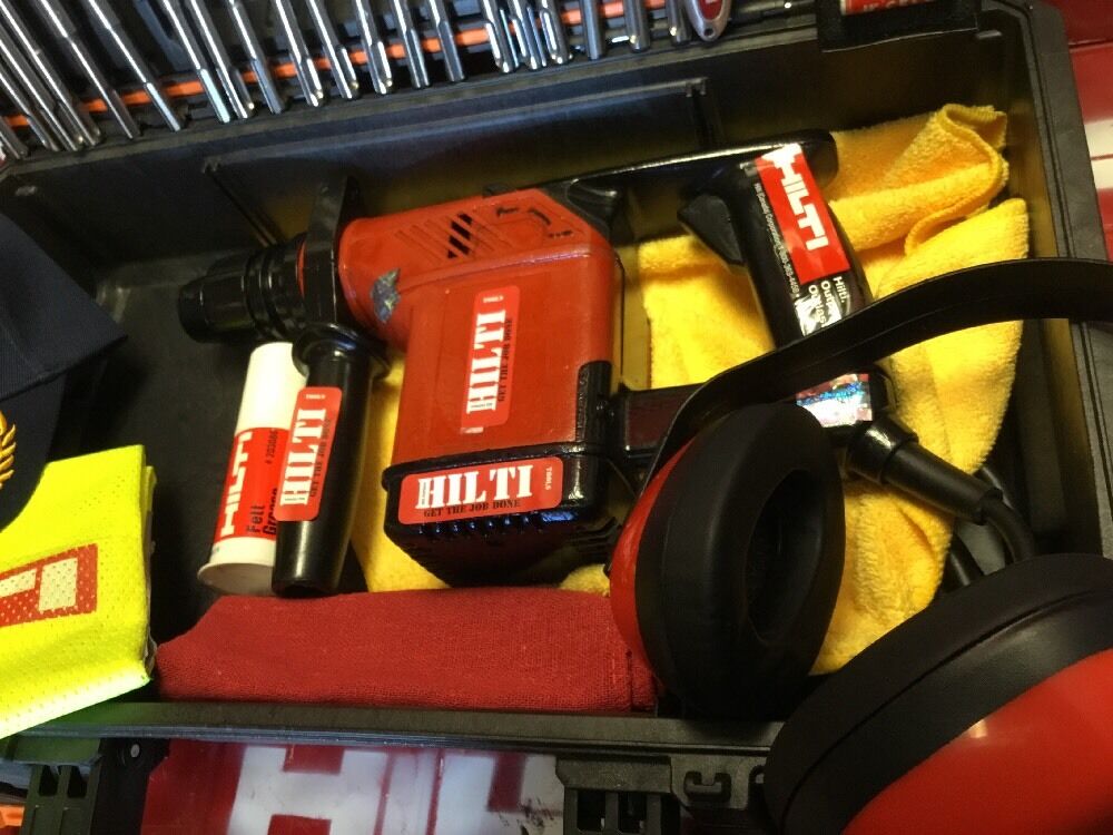 HILTI TE 15 HAMMER DRILL, FREE HILTI COFFE MUG, STRONG