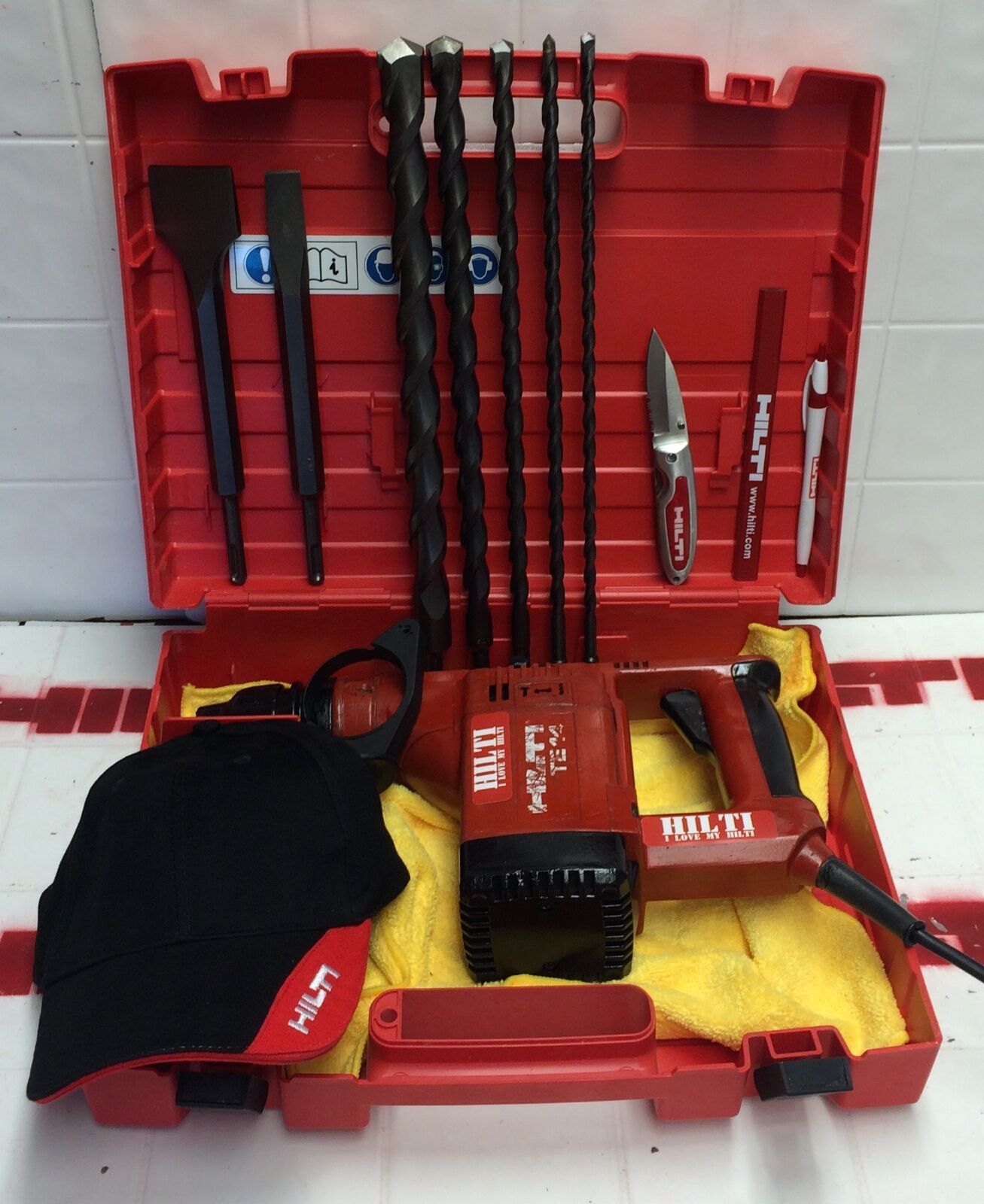 HILTI TE 14 PREOWNED, FREE BITS, CHISELS, HILTI HAT, EXTRAS