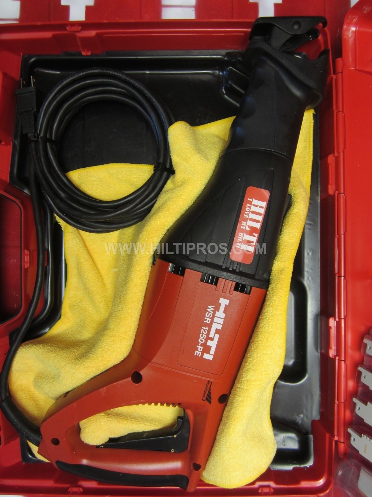 Hilti WSR 1250 PE ,MINT COND.FREE BLADES, KNEE PADS, EAR MUFFS, FAST SHIP