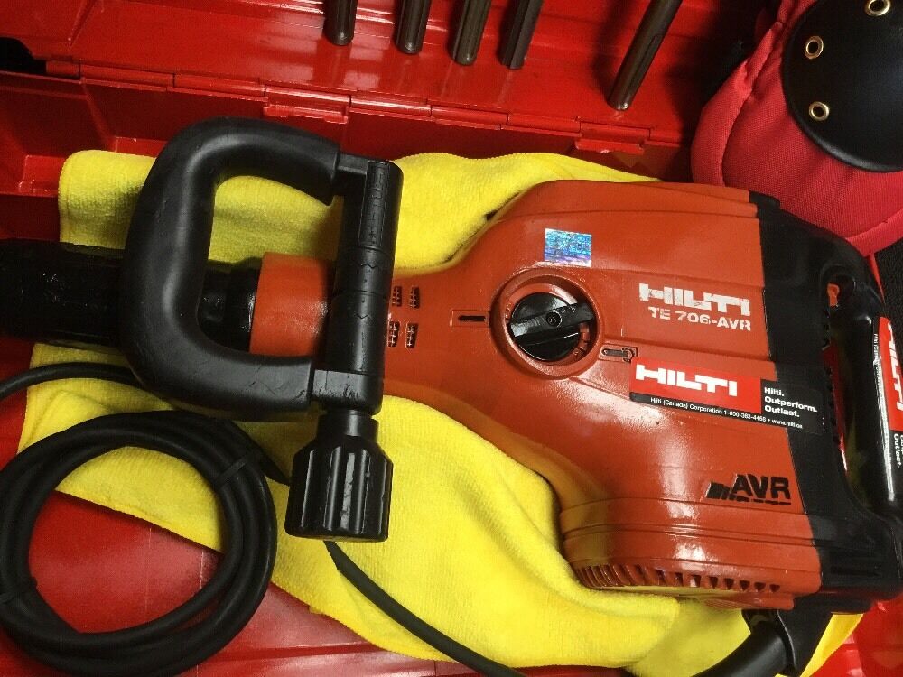 HILTI TE 706 BREAKER, PREOWNED, FREE KNIFE SET, CHISELS, EXTRAS