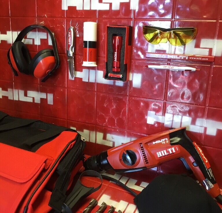 HILTI TE 2 HAMMER DRILL, PREOWNED, EXCELLENT CONDITION, EXTRAS