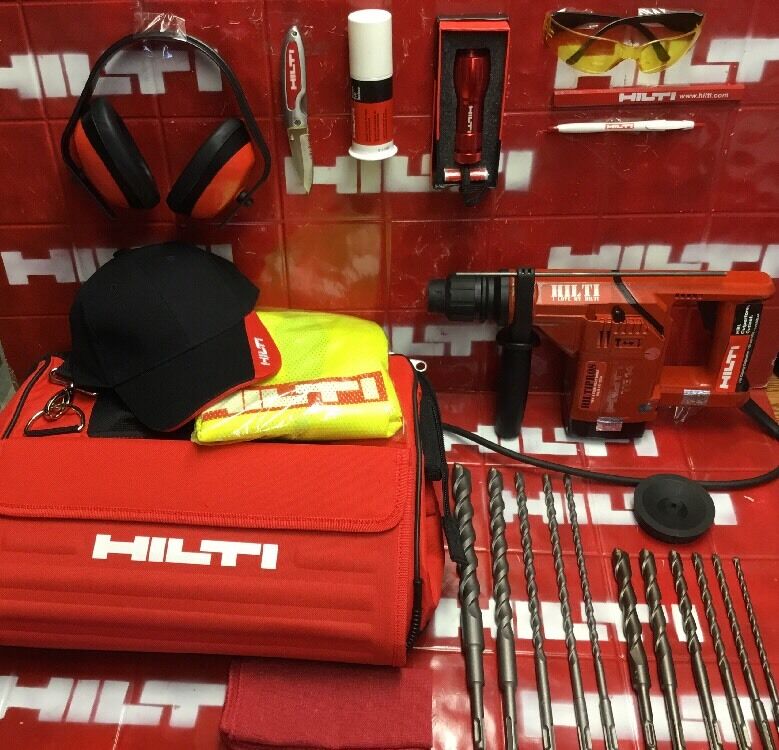 HILTI TE 14 HAMMER DRILL, NICE BAG , LOAD BITS , KNIFE