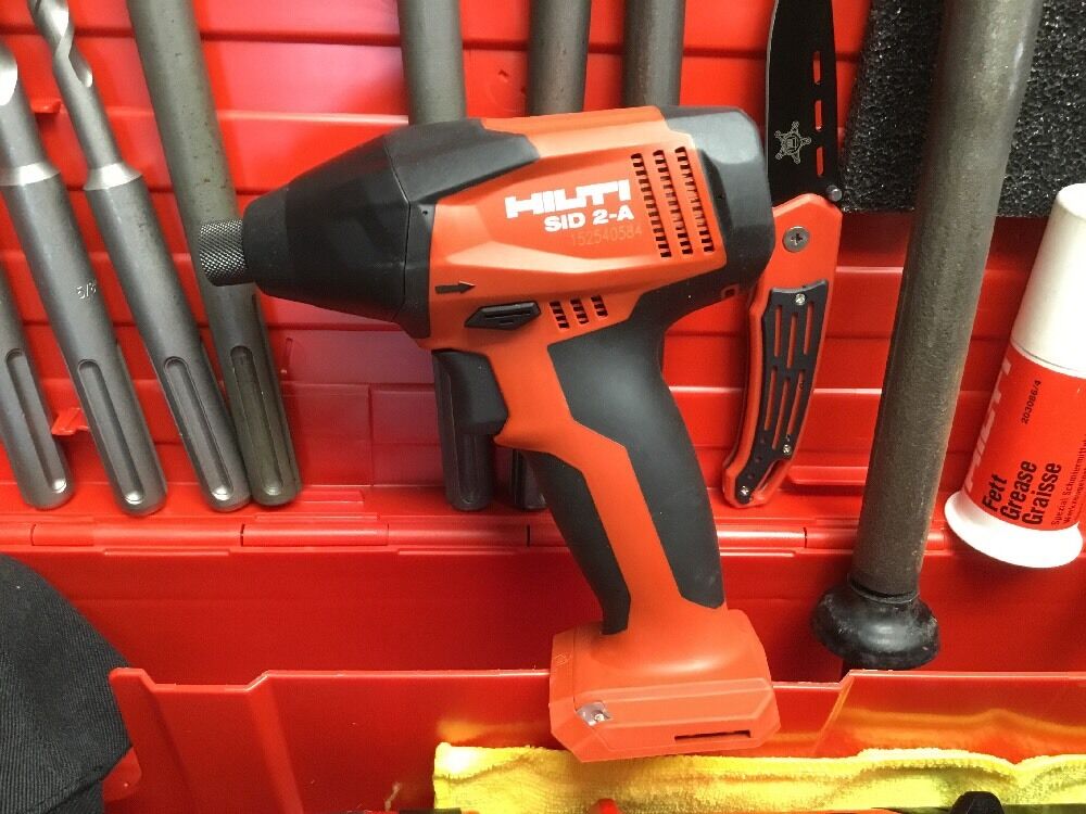 HILTI TE 74 HAMMER DRILL, PREOWNED, FREE SID 2-A, BITS, EXTRAS