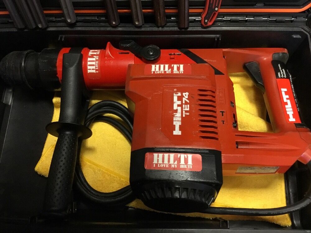 HILTI TE 74, PREOWNED, FREE GRINDER, BITS, A LOT OF EXTRAS,