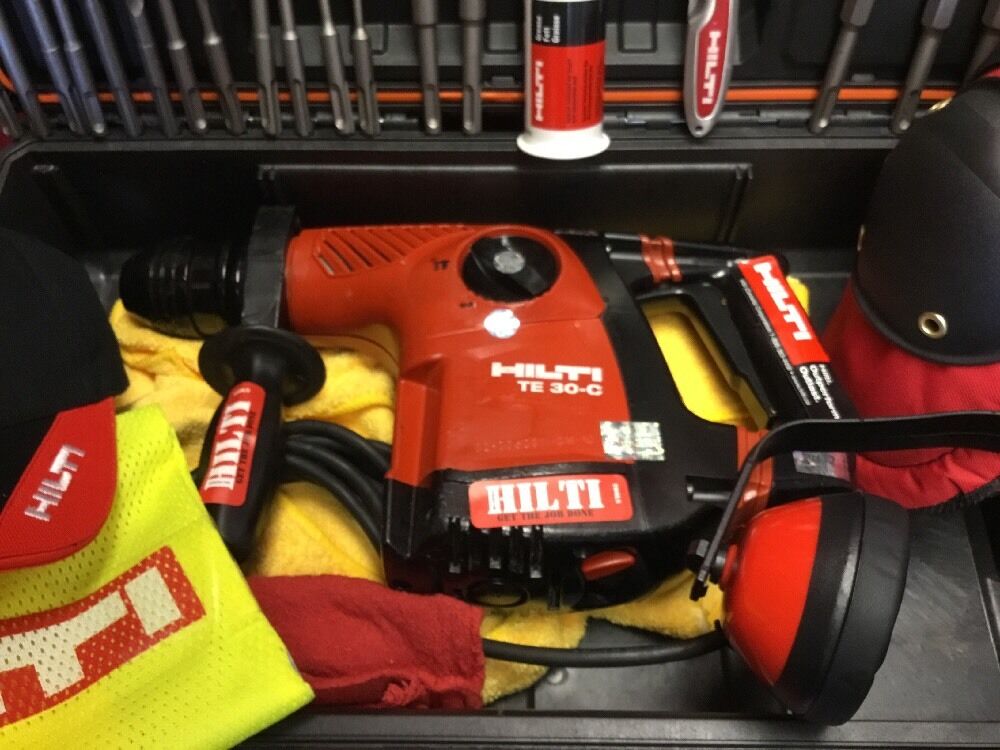 HILTI TE 30-C AVR, PREOWNED, STRONG, FREE DRILLS & CHISELS