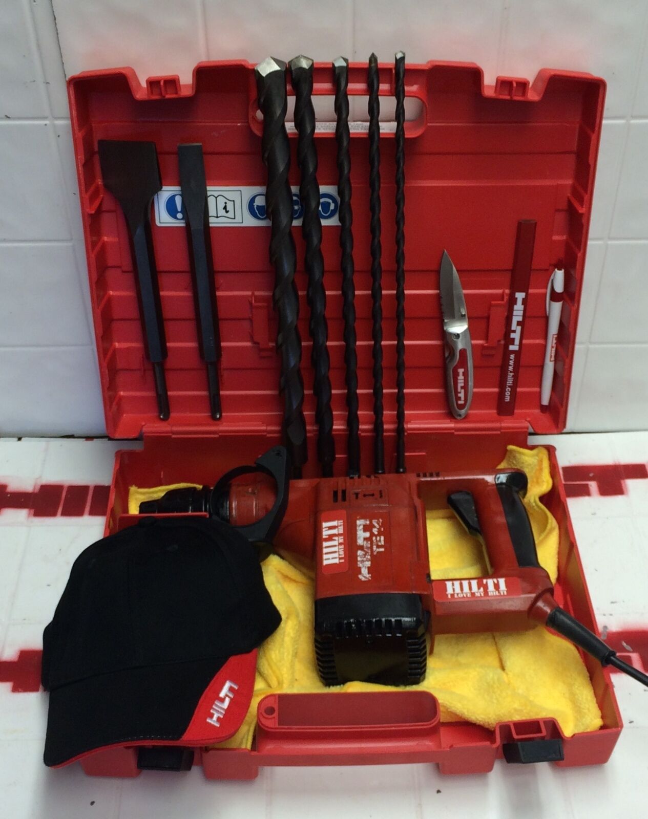 HILTI TE 14 PREOWNED, FREE BITS, CHISELS, HILTI HAT, EXTRAS