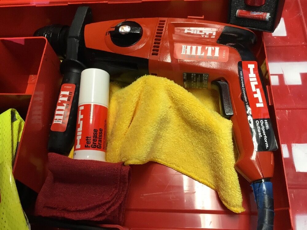 HILTI TE 2 HAMMER DRILL, EXCELLENT CONDITION, FREE MEASURER,