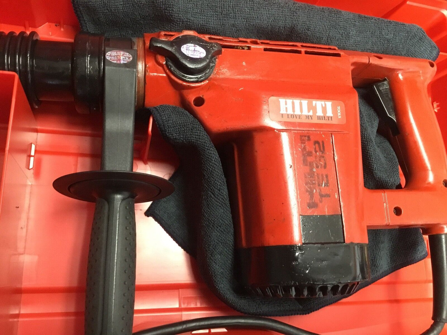 HILTI TE 52 HAMMER DRILL, PREOWNED, FREE CHISELS, BITS, EXTRAS, FAST SHIP