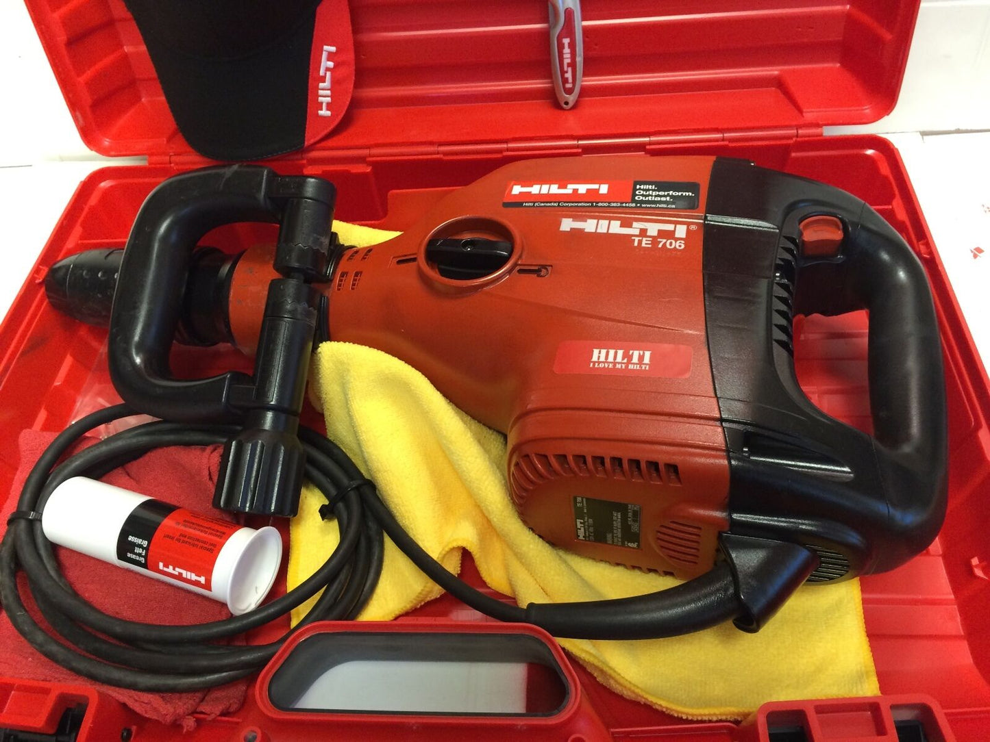 HILTI TE 706 DEMOLITION HAMMER BREAKER, FREE HILTI HAT & KNIFE