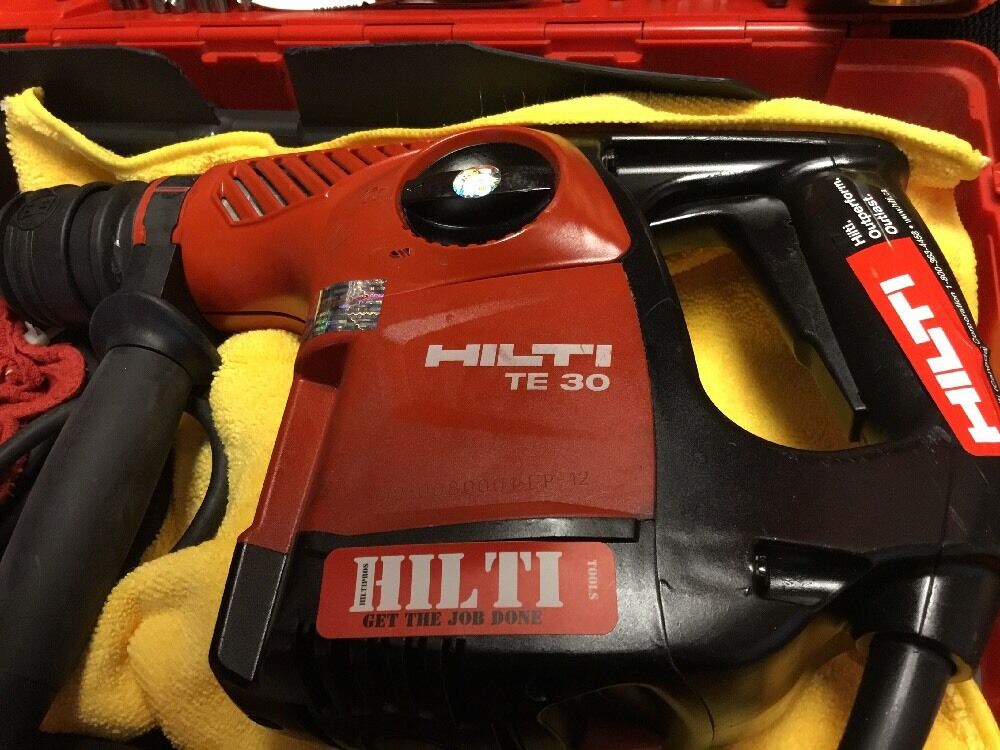 HILTI TE 30, PREOWNED, FREE THERMO BOTTLE, DRILL BITS, EXTRAS