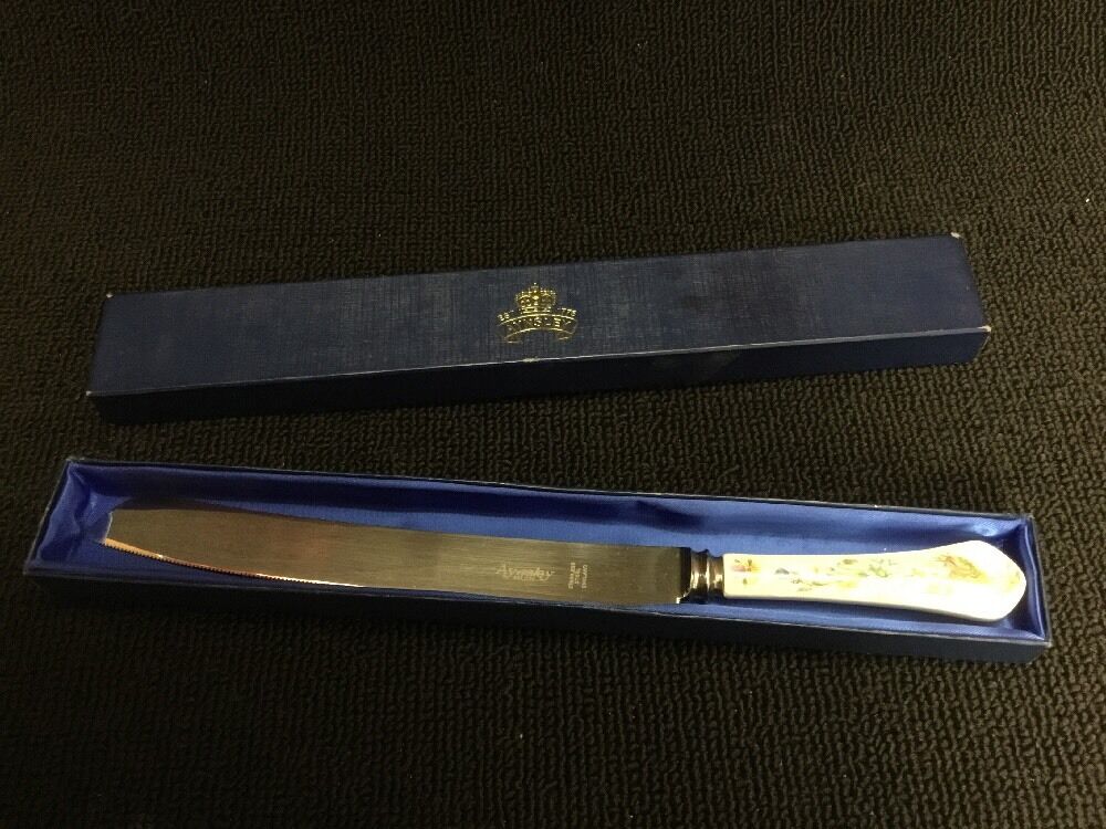 BREAD KNIFE & STAINLESS BLADE IN BIRD BY AYNSLEY