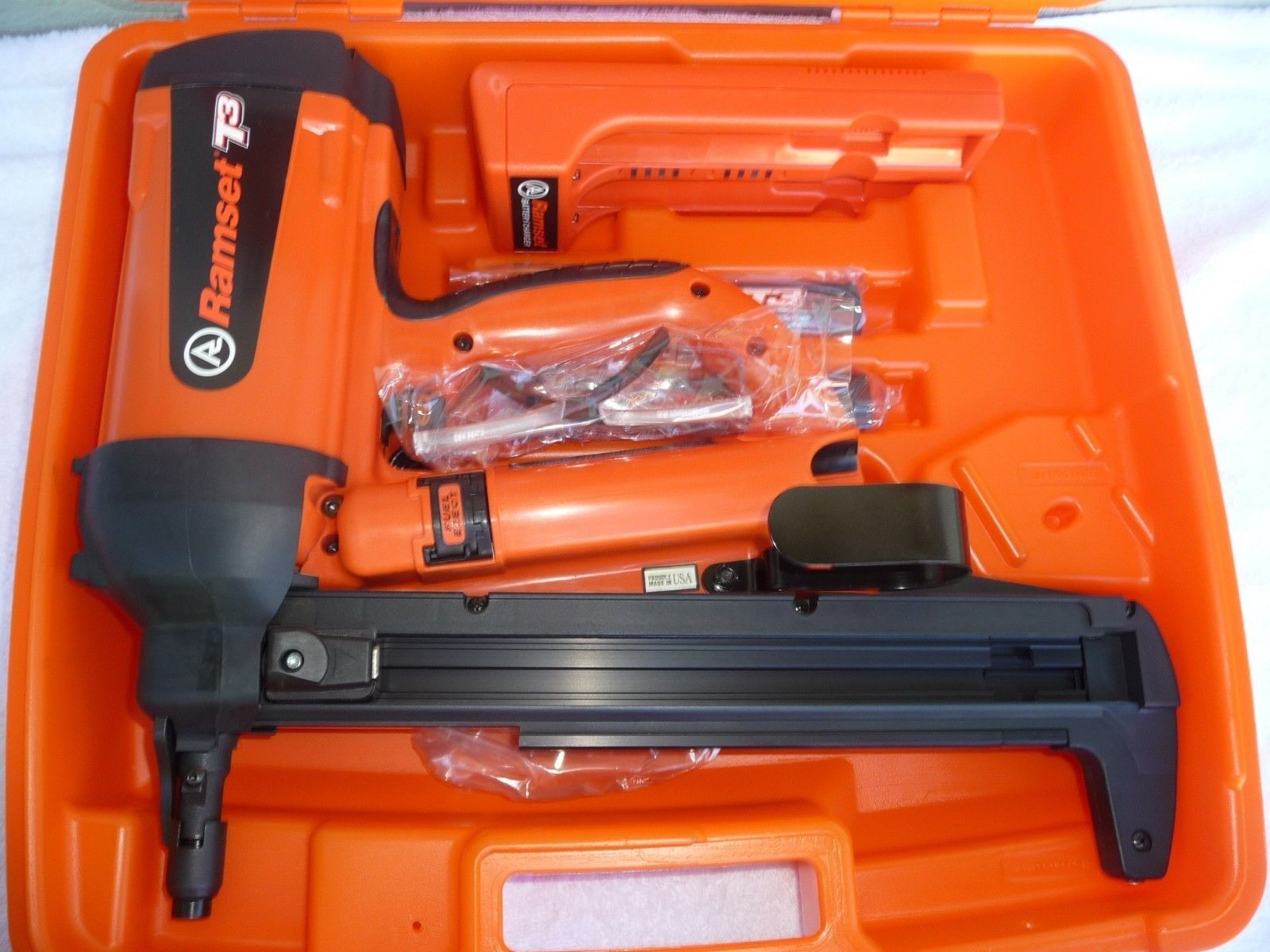 RAMSET T3 MAG, GAS TOOL , SINGLE CHARGER ,2 BATTERIES BRAND NEW, FAST ...