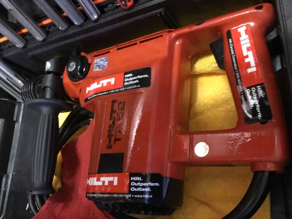 HILTI TE 52 PREOWNED, FREE ANGLE GRINDER, BITS AND CHISELS, FAST SHIP