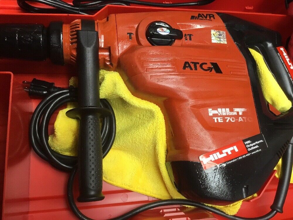 HILTI TE 70 ATC AVR, PREOWNED, FREE GRINDER, BITS, CHISELS, EXTRAS