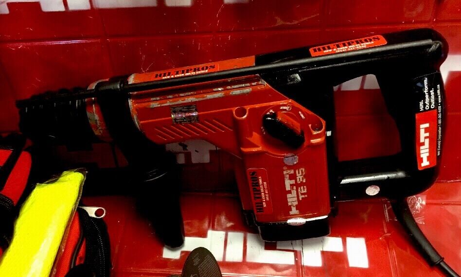 HILTI TE 35, PREOWNED, VERY STRONG, FREE BITS & CHISELS, GRINDER